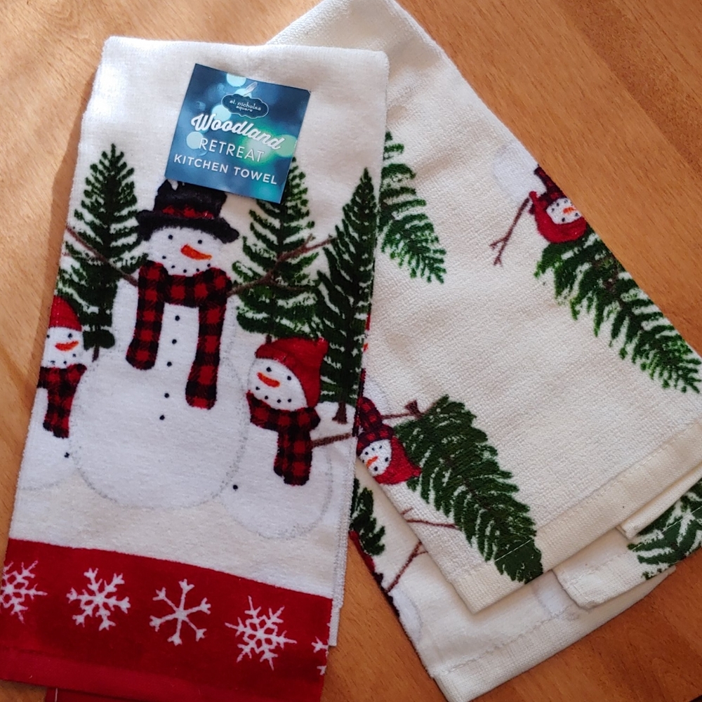 St. Nicholas Square Christmas Kitchen towels